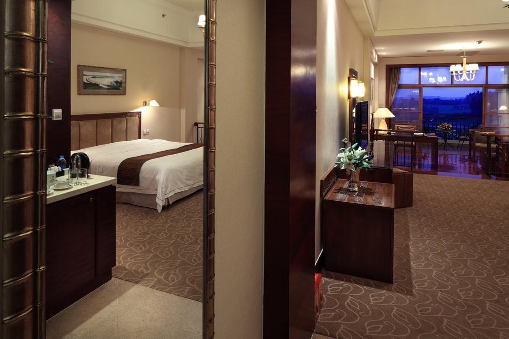 Country Garden Holiday Islands Hotel Guangzhou Room photo